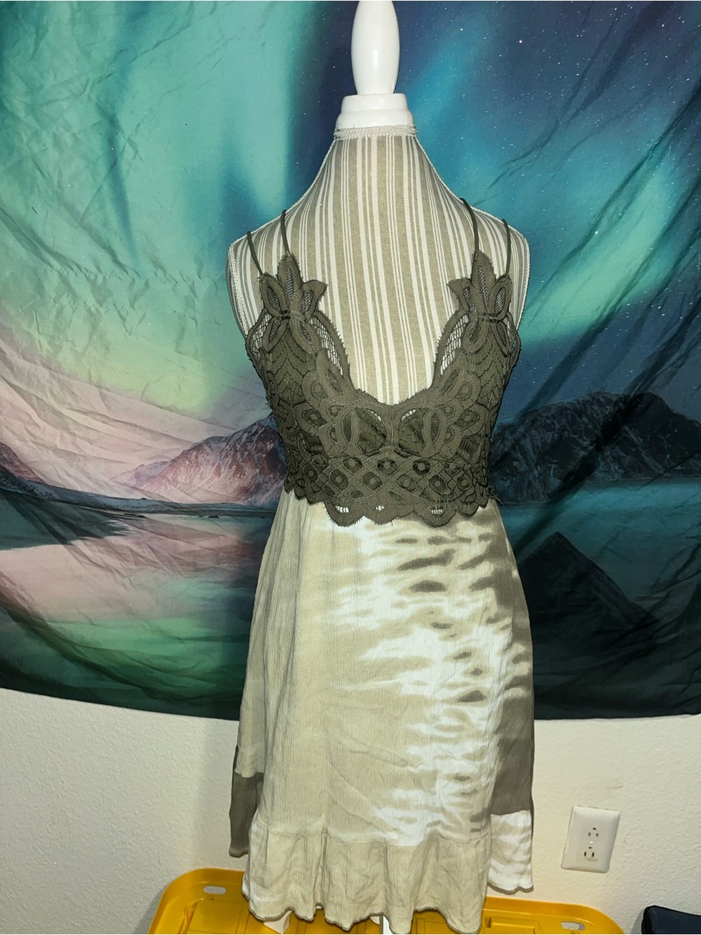Faded Rose Lace Bodice Tie-Dye Midi Dress in Olive size large